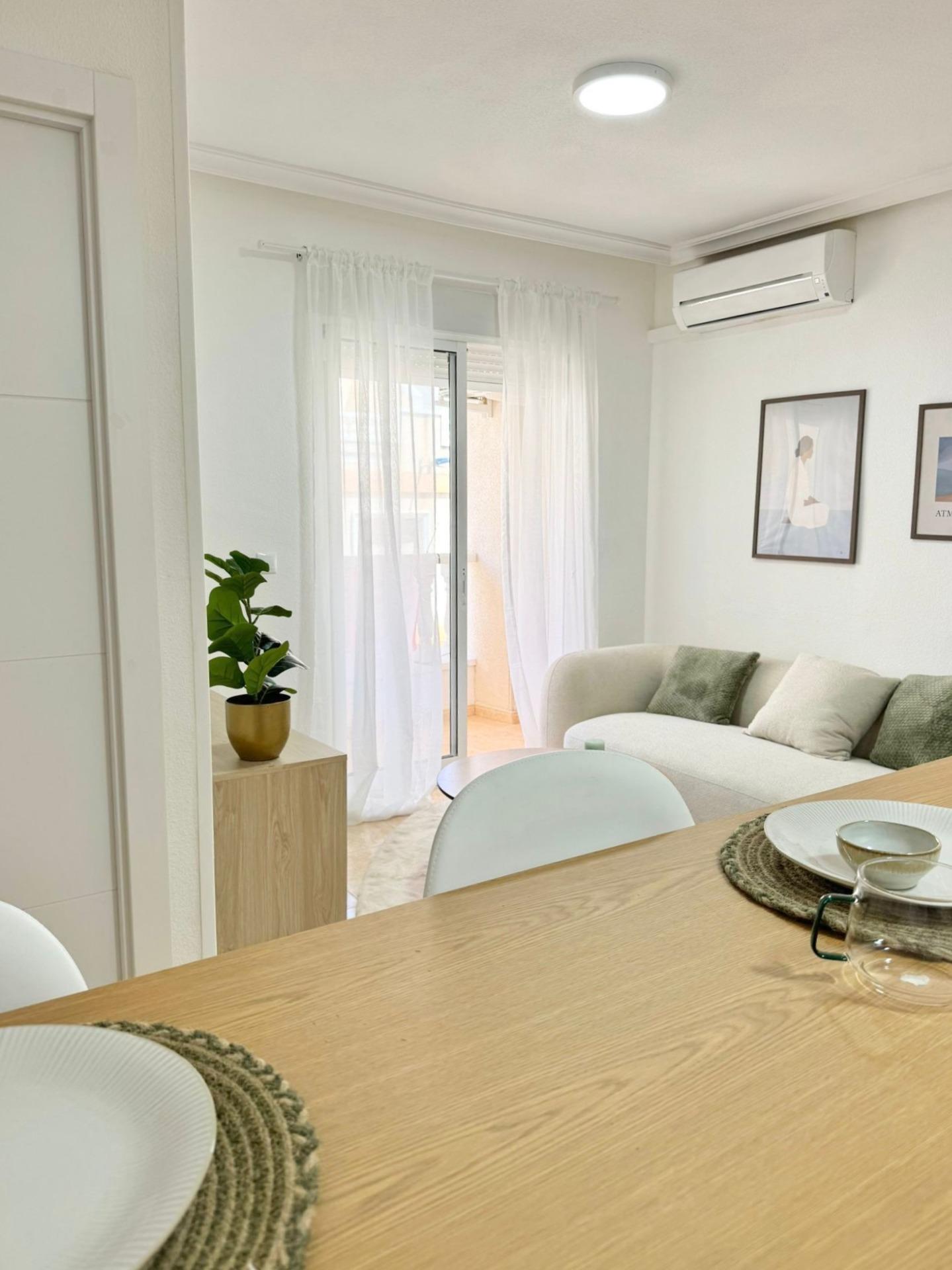 For sale - 2 Bedroom 1 Bathroom Apartment in Torrevieja - Torrevieja  - Alicante