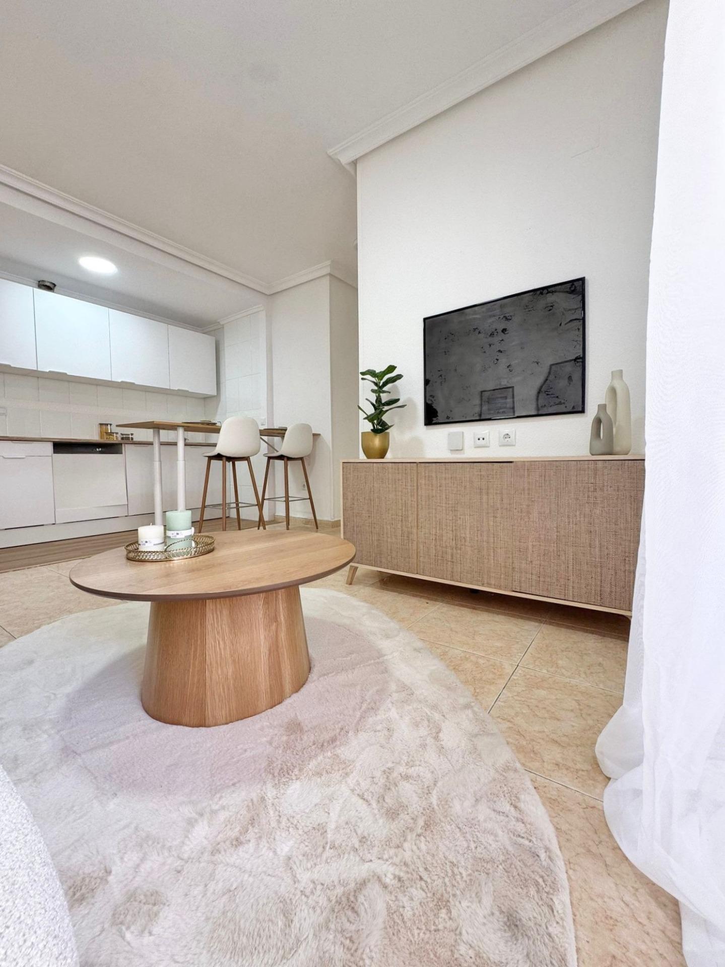 For sale - 2 Bedroom 1 Bathroom Apartment in Torrevieja - Torrevieja  - Alicante