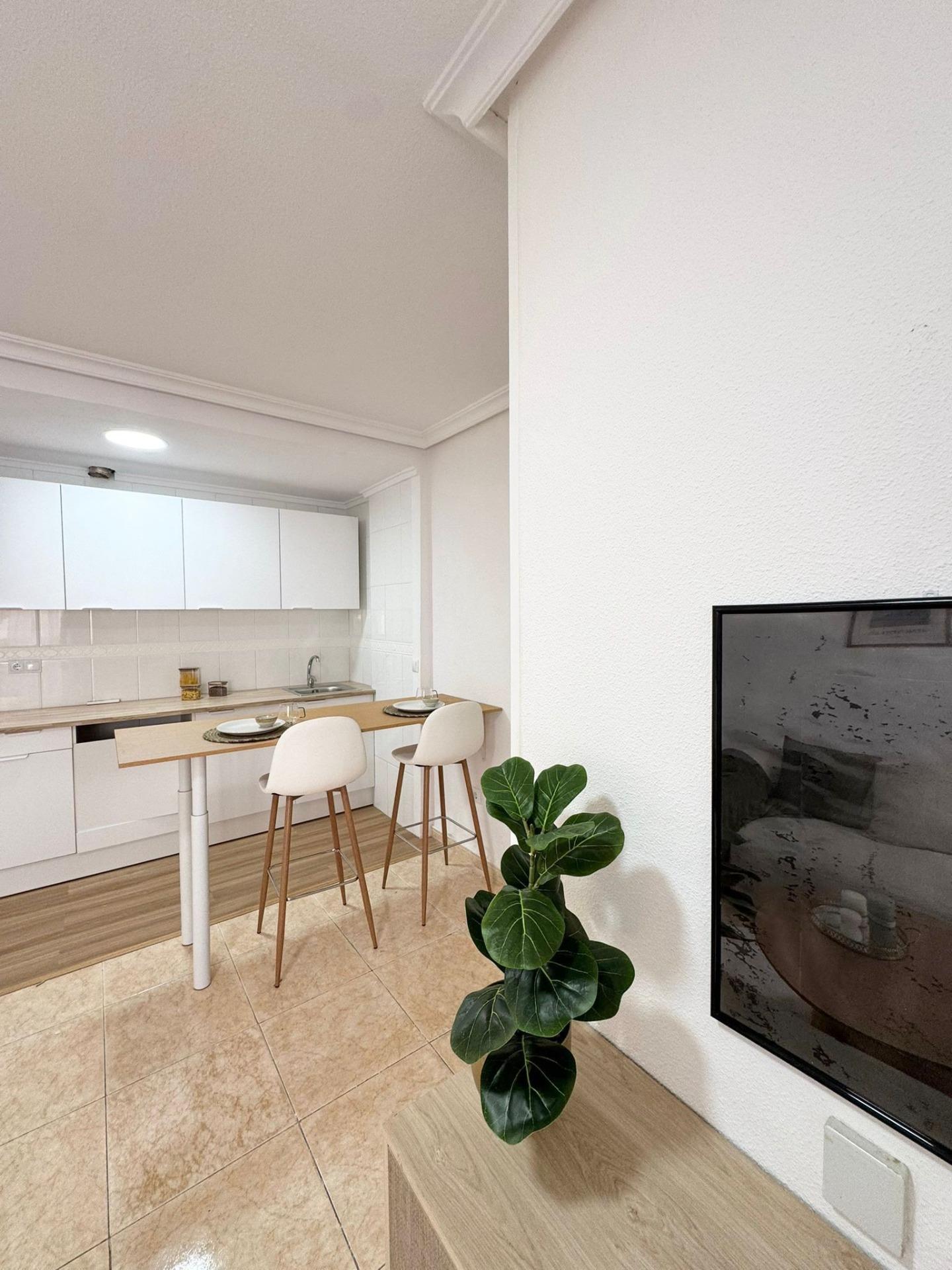 For sale - 2 Bedroom 1 Bathroom Apartment in Torrevieja - Torrevieja  - Alicante