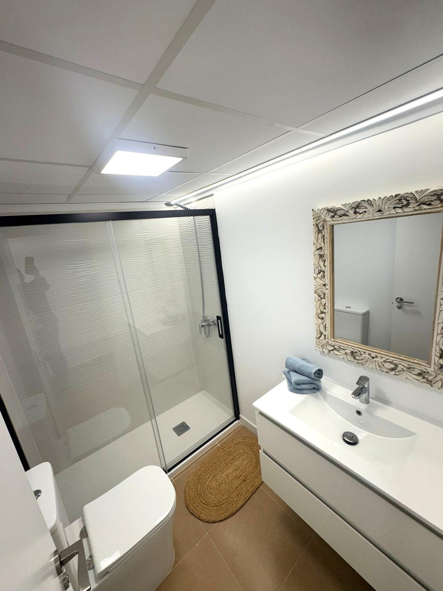 For sale - 2 Bedroom 1 Bathroom Apartment in Torrevieja - Centro - Muelle Pesquero  - Alicante