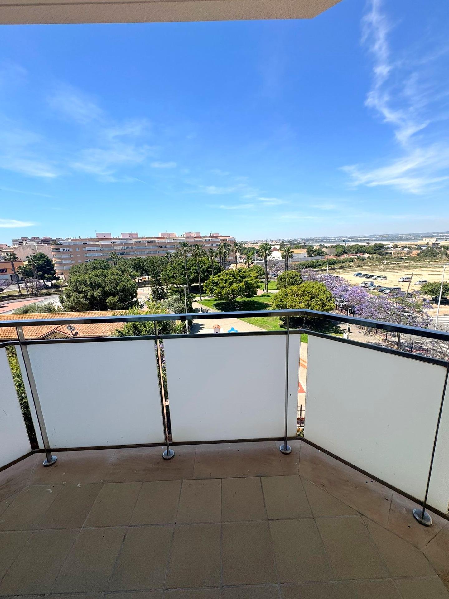 For sale - 2 Bedroom 1 Bathroom Apartment in Torrevieja - Centro - Muelle Pesquero  - Alicante