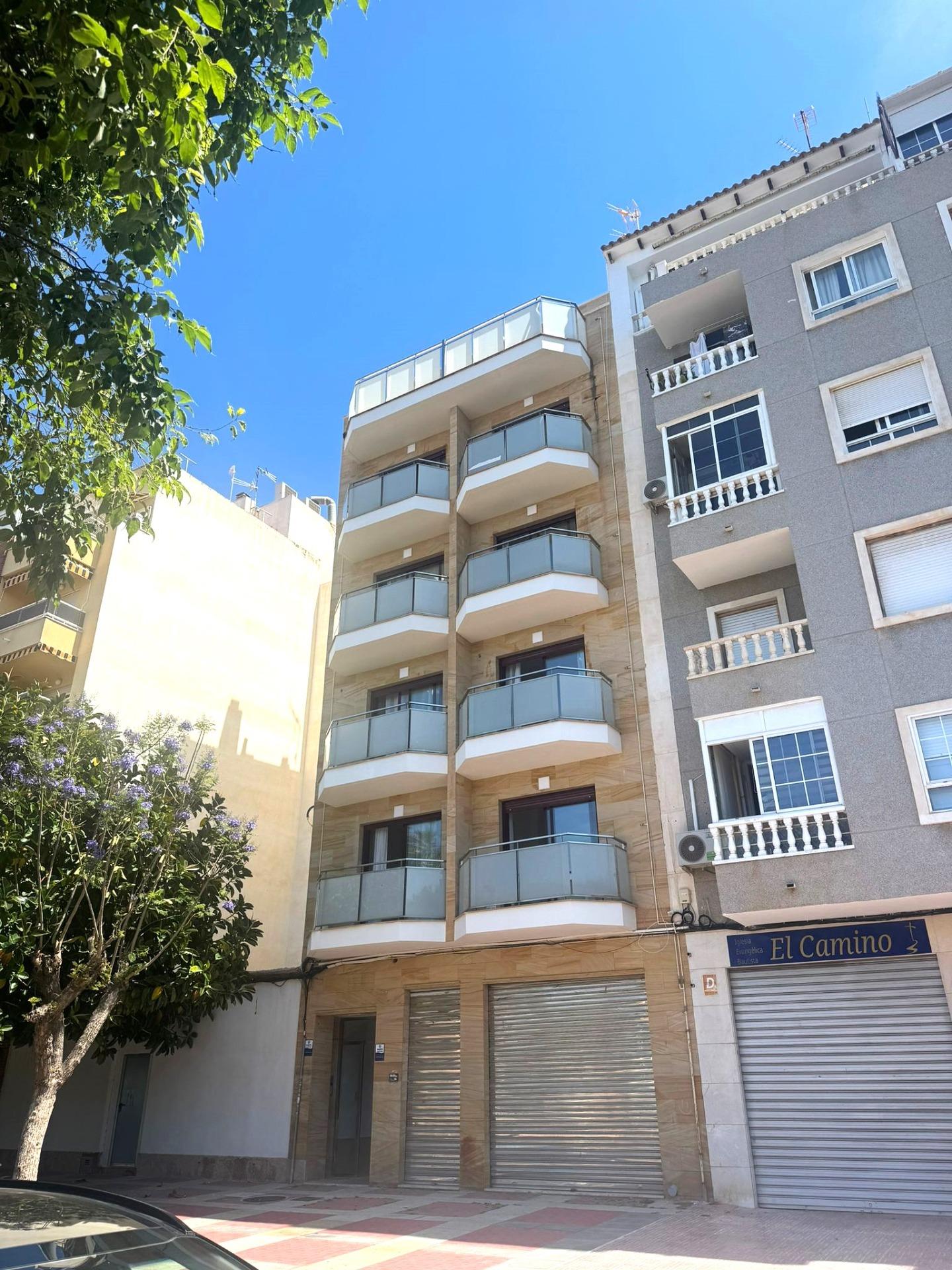 For sale - 2 Bedroom 1 Bathroom Apartment in Torrevieja - Centro - Muelle Pesquero  - Alicante
