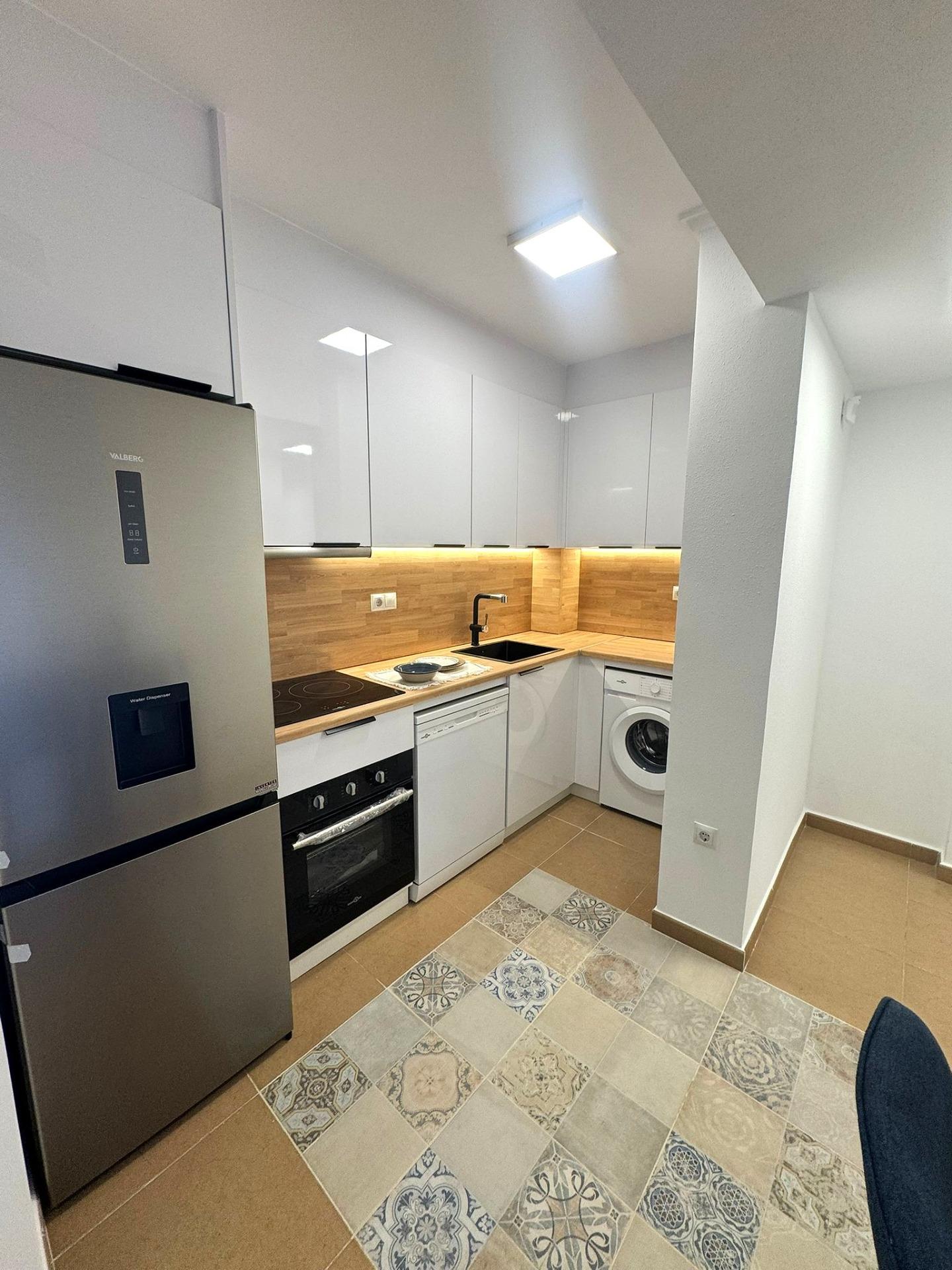 For sale - 2 Bedroom 1 Bathroom Apartment in Torrevieja - Centro - Muelle Pesquero  - Alicante
