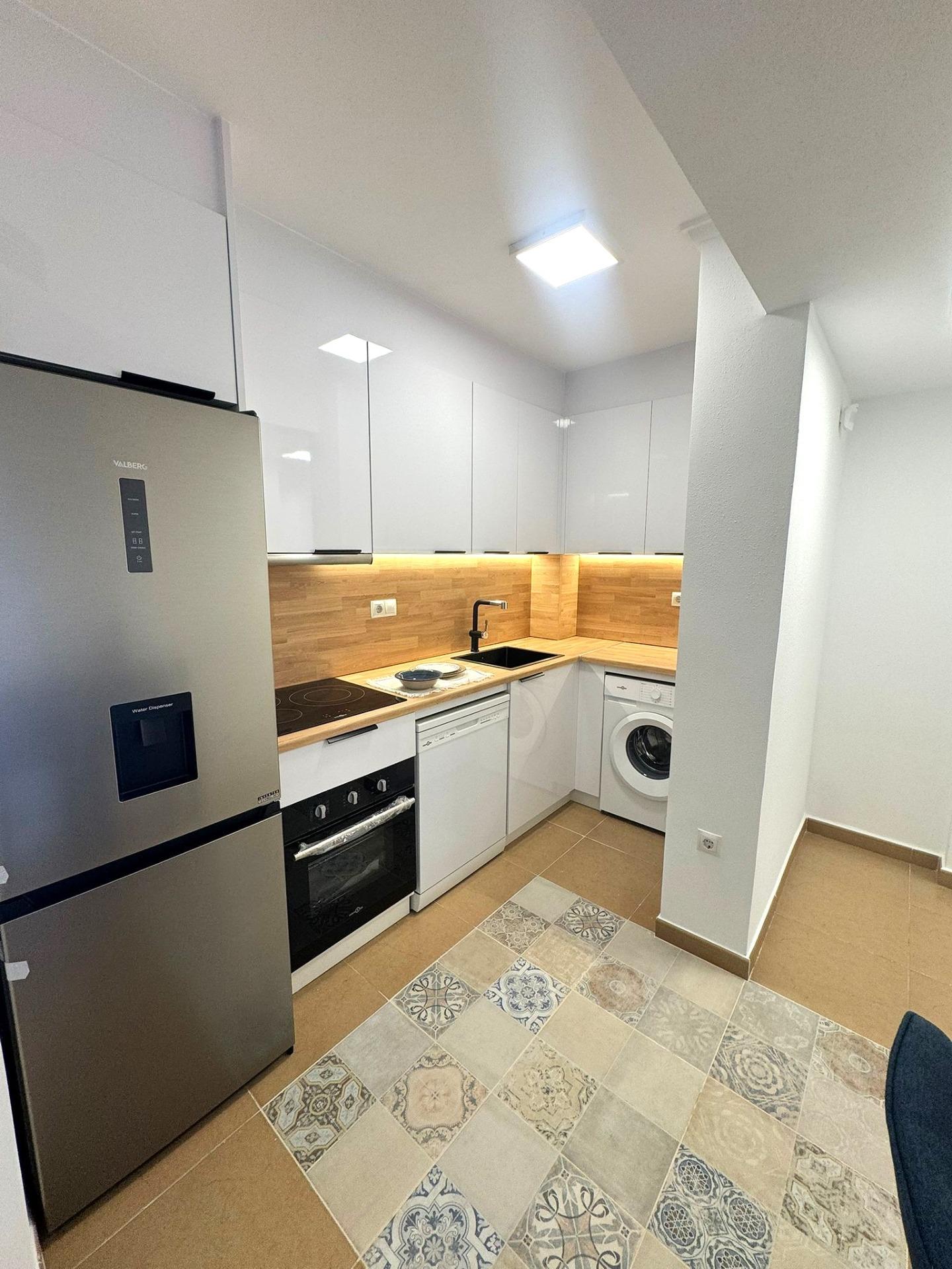 For sale - 2 Bedroom 1 Bathroom Apartment in Torrevieja - Centro - Muelle Pesquero  - Alicante