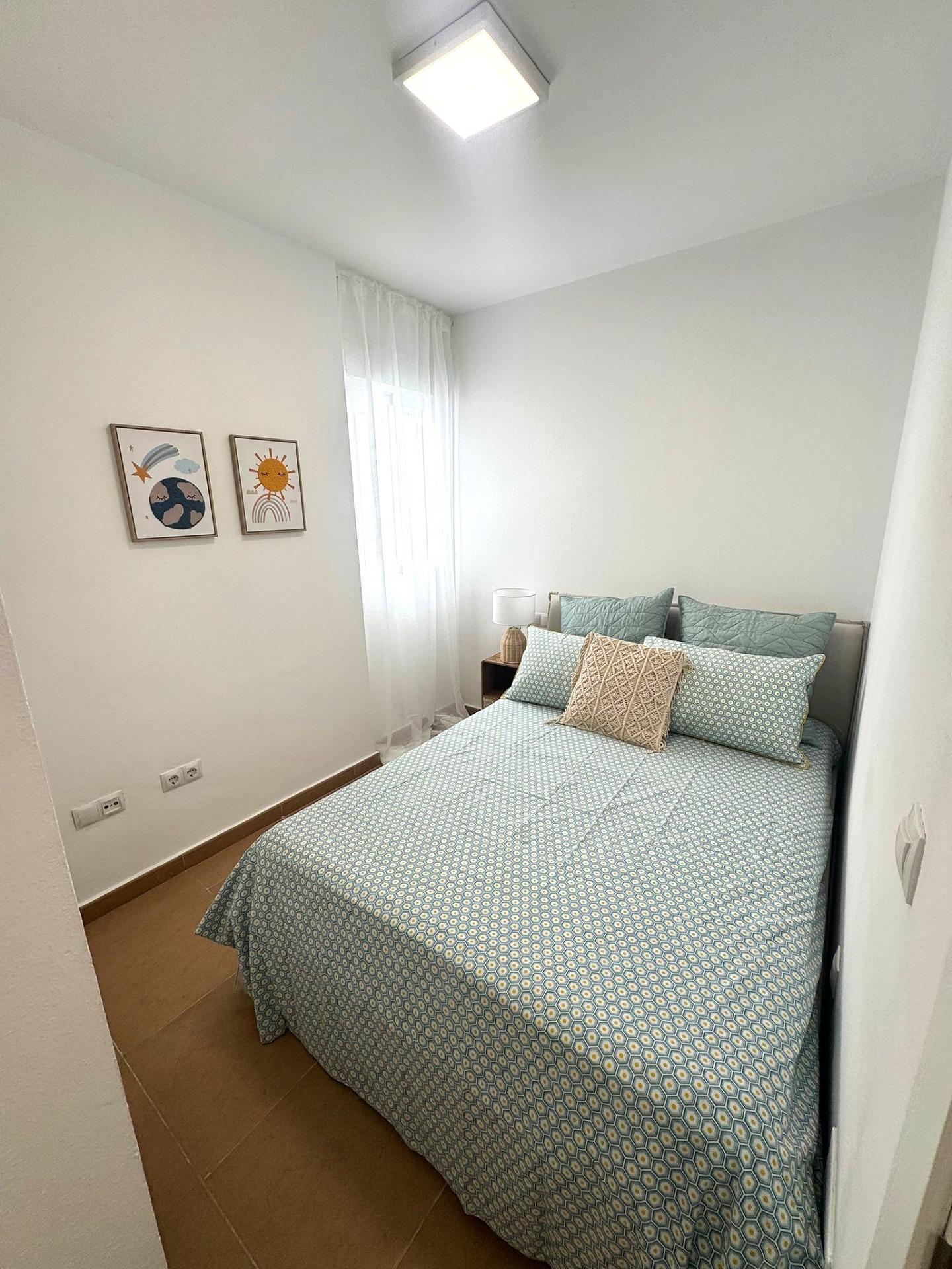 For sale - 2 Bedroom 1 Bathroom Apartment in Torrevieja - Centro - Muelle Pesquero  - Alicante