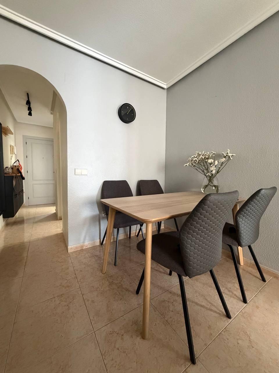 For sale - 2 Bedroom 1 Bathroom Apartment in Torrevieja - Centro  - Alicante
