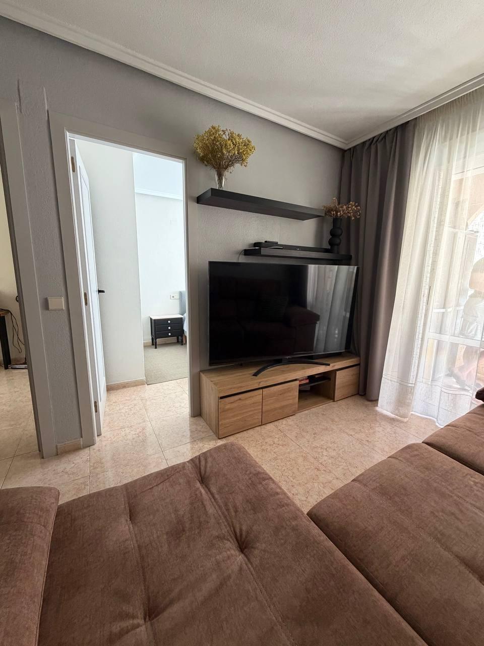 For sale - 2 Bedroom 1 Bathroom Apartment in Torrevieja - Centro  - Alicante