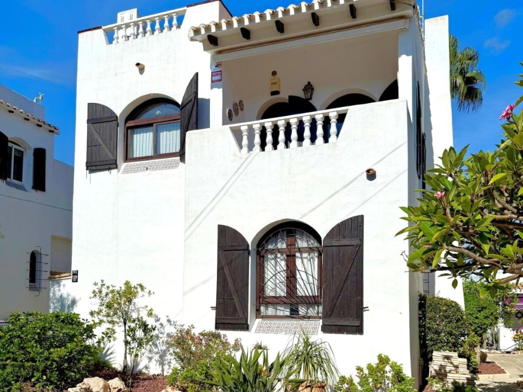 3 Bedroom 3 Bathroom Villa in Villamartín