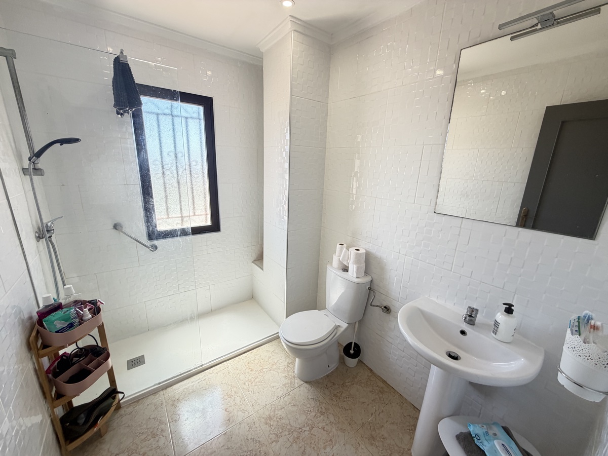 For sale - 3 Bedroom 1 Bathroom Villa in Villamartin - , Villamartin, Alicante, Spain - Alicante
