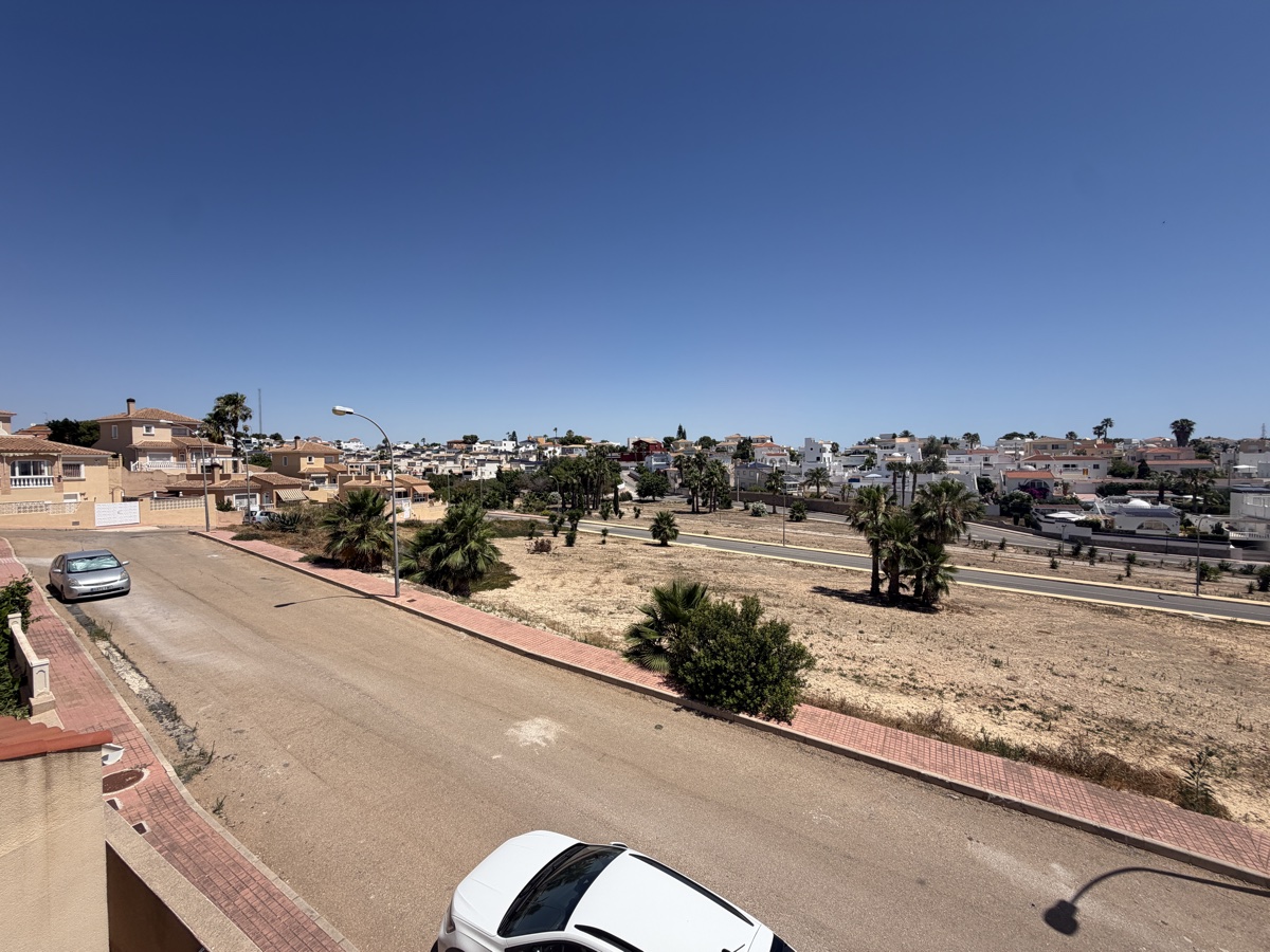 For sale - 3 Bedroom 1 Bathroom Villa in Villamartin - , Villamartin, Alicante, Spain - Alicante