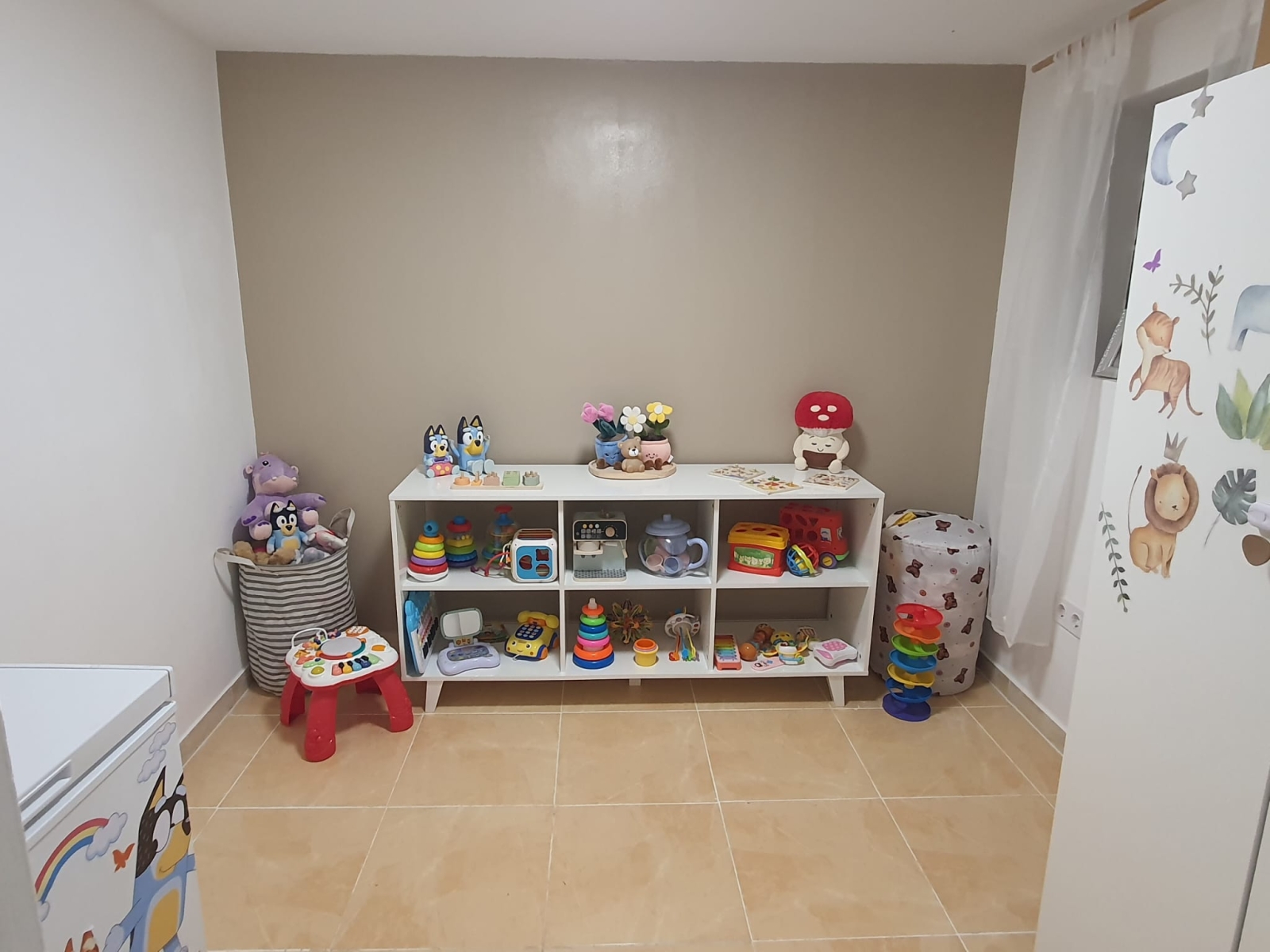 For sale - 3 Bedroom 1 Bathroom Villa in Villamartin - , Villamartin, Alicante, Spain - Alicante