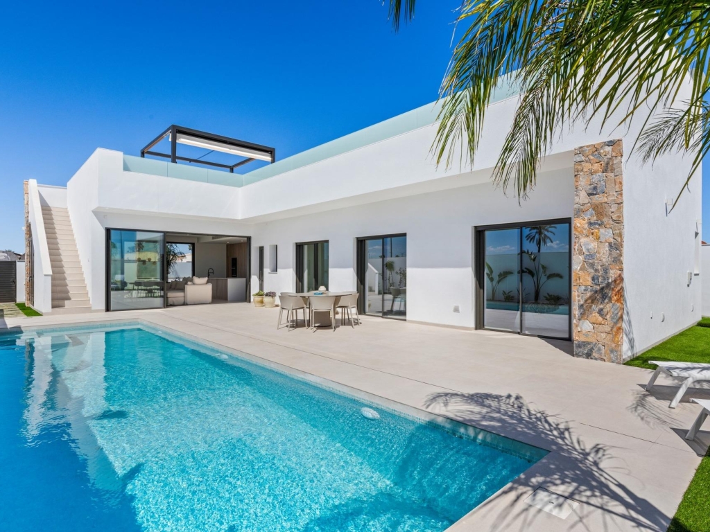 3 Bedroom 2 Bathroom Villa in Los Alcazares