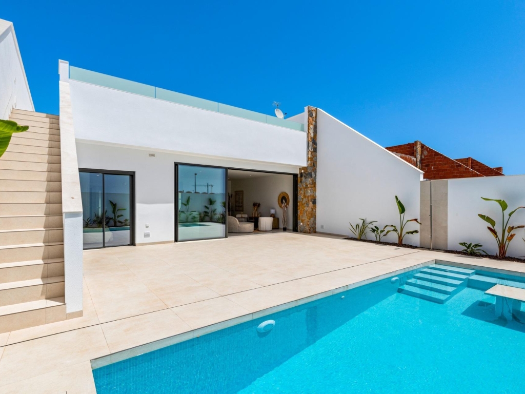 3 Bedroom 2 Bathroom Villa in Los Alcazares