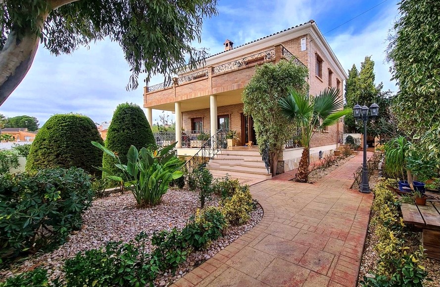 For sale - 5 Bedroom 4 Bathroom Villa in Ciudad Quesada - Ciudad Quesada  - Alicante