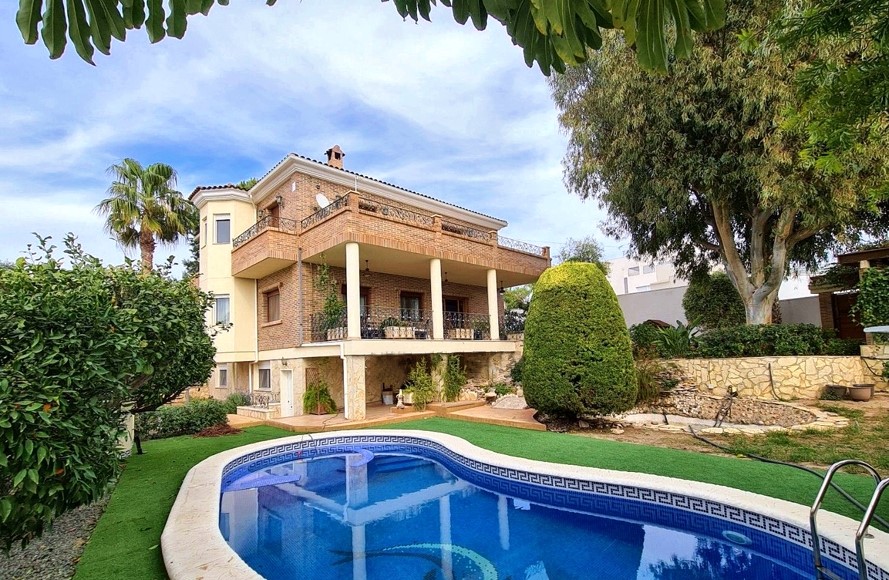 For sale - 5 Bedroom 4 Bathroom Villa in Ciudad Quesada - Ciudad Quesada  - Alicante
