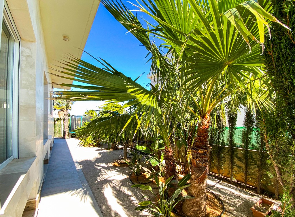 For sale - 4 Bedroom 3 Bathroom Villa in La Zenia - La Zenia  - Alicante