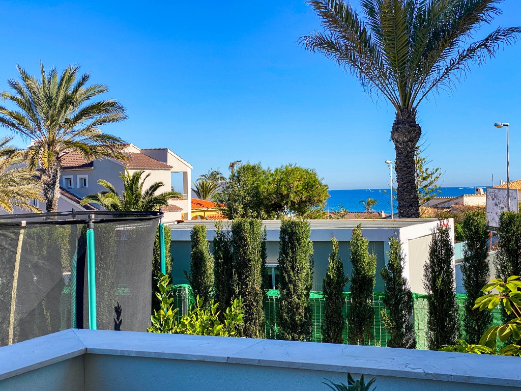 For sale - 4 Bedroom 3 Bathroom Villa in La Zenia - La Zenia  - Alicante