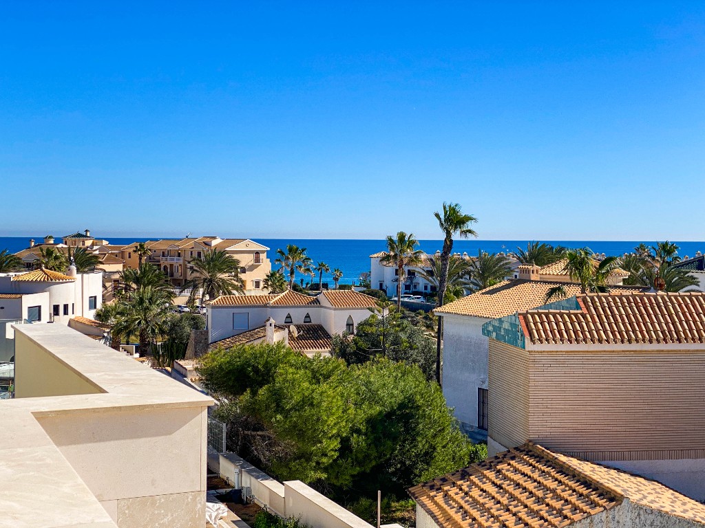 For sale - 4 Bedroom 3 Bathroom Villa in La Zenia - La Zenia  - Alicante