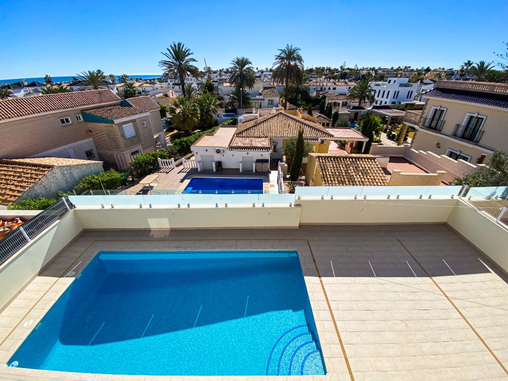 For sale - 4 Bedroom 3 Bathroom Villa in La Zenia - La Zenia  - Alicante