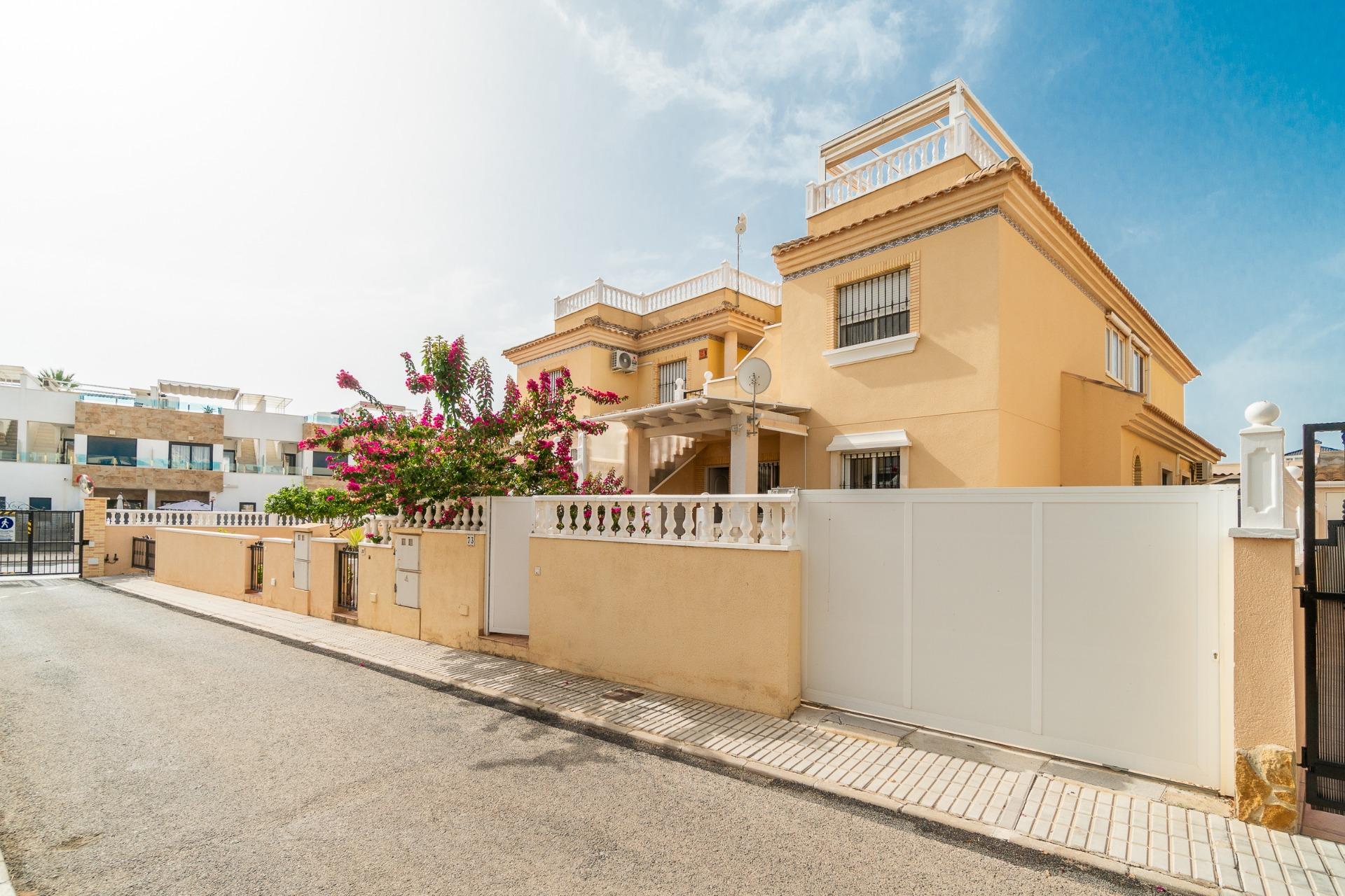 For sale - 2 Bedroom 2 Bathroom Ground floor apartment in Villamartin - Los Dolses  - Alicante
