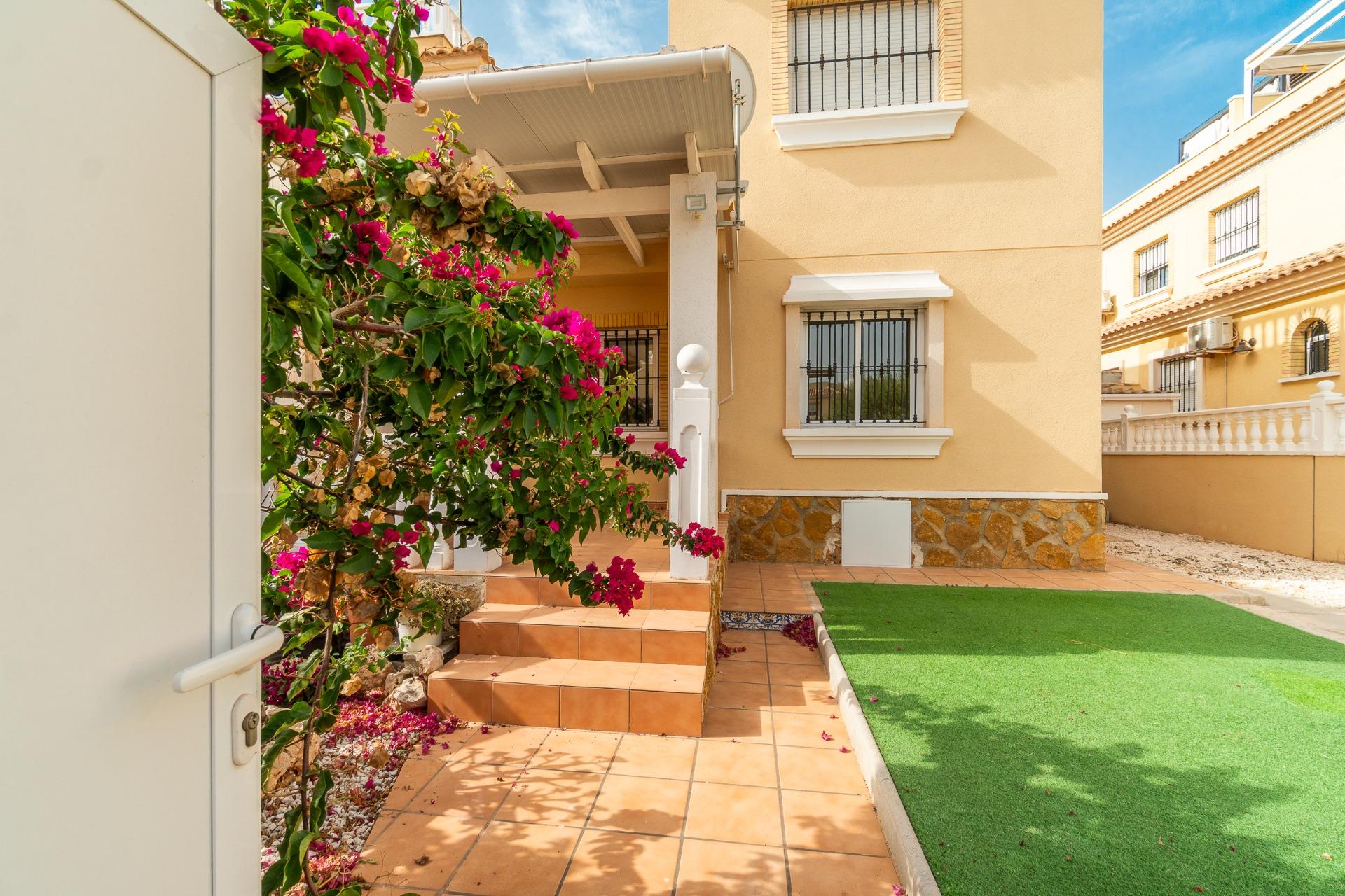For sale - 2 Bedroom 2 Bathroom Ground floor apartment in Villamartin - Los Dolses  - Alicante