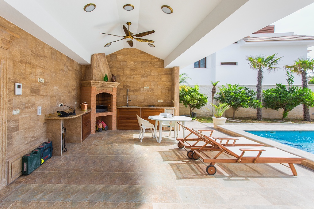 For sale - 6 Bedroom 6 Bathroom Villa in Cabo Roig - Cabo Roig  - Alicante