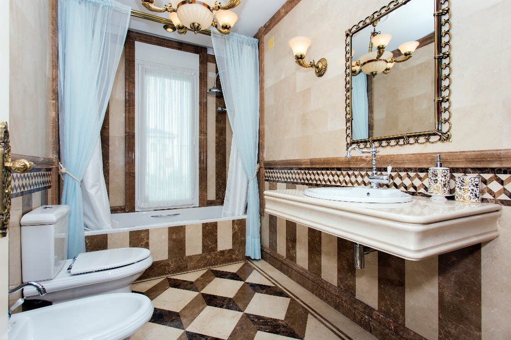 For sale - 6 Bedroom 6 Bathroom Villa in Cabo Roig - Cabo Roig  - Alicante