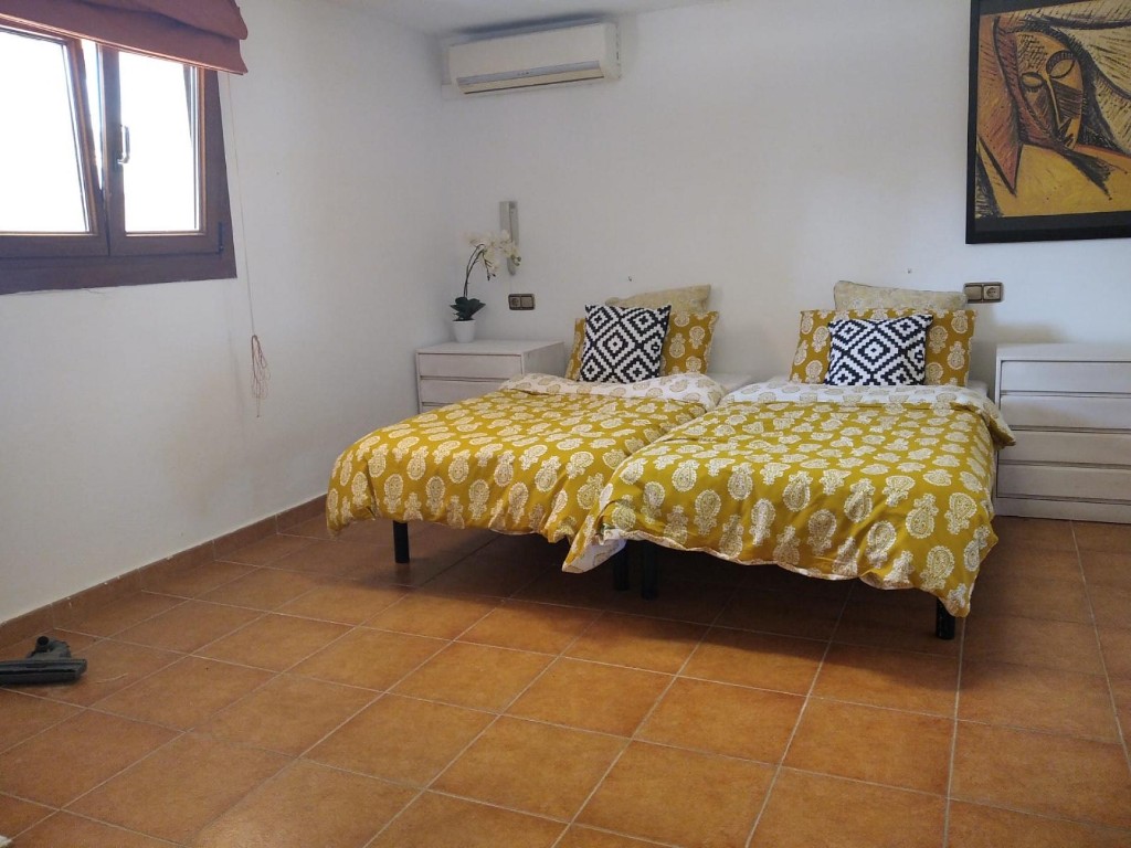 For sale - 5 Bedroom 3 Bathroom Villa in Los Balcones - Los Balcones  - Alicante