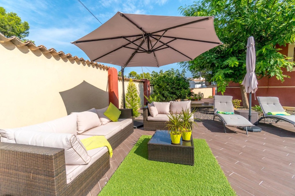 For sale - 5 Bedroom 3 Bathroom Villa in Los Balcones - Los Balcones  - Alicante