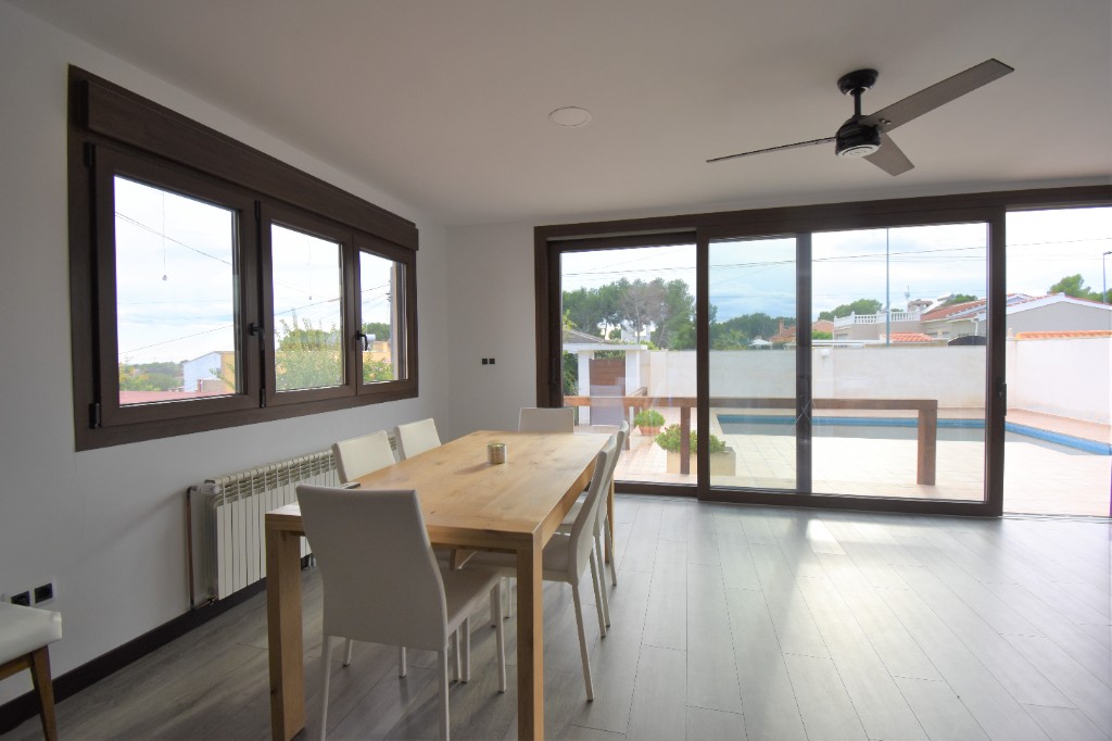 For sale - 4 Bedroom 2 Bathroom Villa in Pinar De Campoverde - Pinar De Campoverde  - Alicante