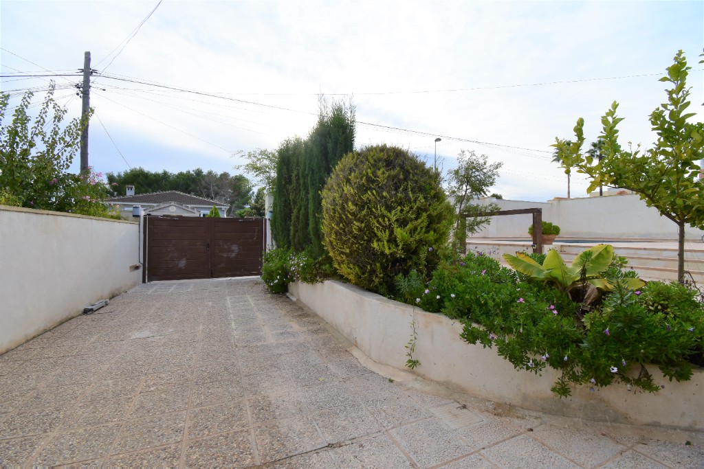 For sale - 4 Bedroom 2 Bathroom Villa in Pinar De Campoverde - Pinar De Campoverde  - Alicante