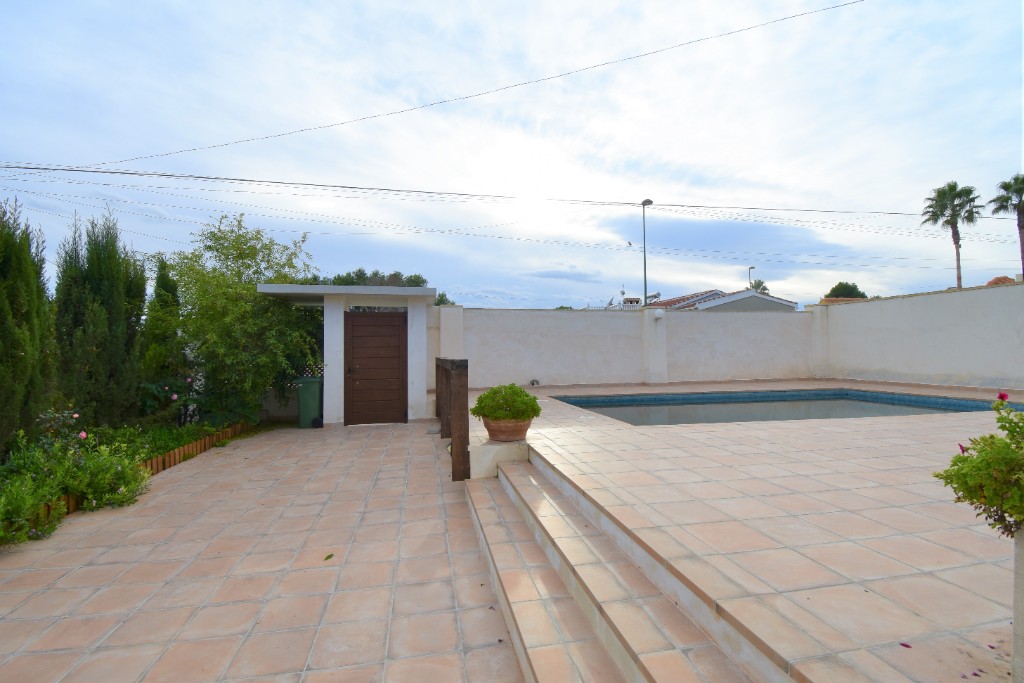 For sale - 4 Bedroom 2 Bathroom Villa in Pinar De Campoverde - Pinar De Campoverde  - Alicante