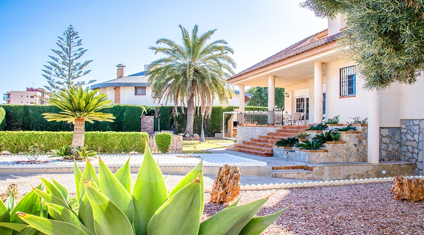 4 Bedroom 3 Bathroom Villa in Pilar de la Horadada