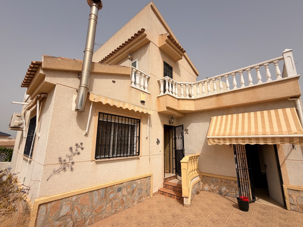 3 Bedroom 2 Bathroom Villa Detached in Benijófar