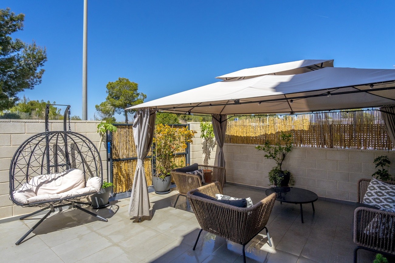 For sale - 3 Bedroom 3 Bathroom Town House in Villamartin - Costa Blanca  - Alicante
