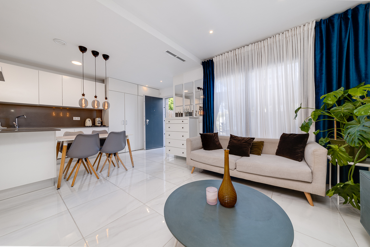 For sale - 3 Bedroom 3 Bathroom Town House in Villamartin - Costa Blanca  - Alicante