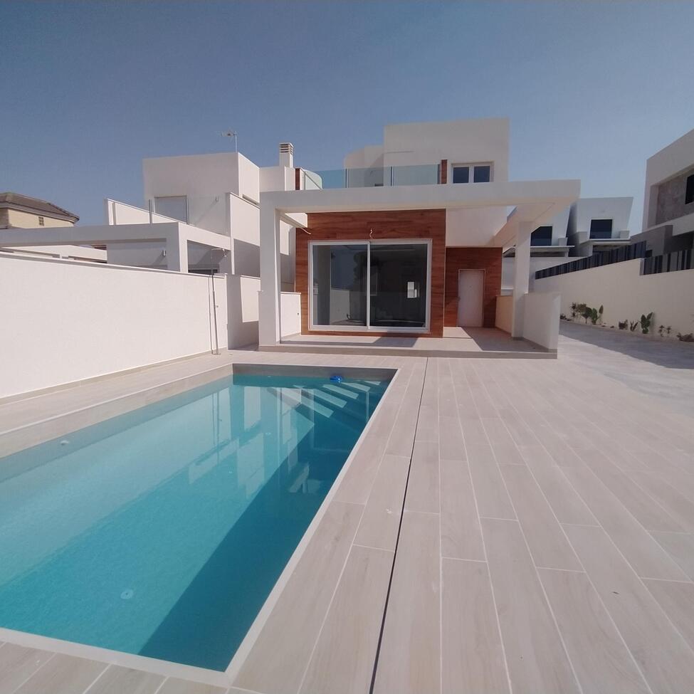 For sale - 3 Bedroom 2 Bathroom Villa Penthouse in Torrevieja - aguas nuevas  - Alicante