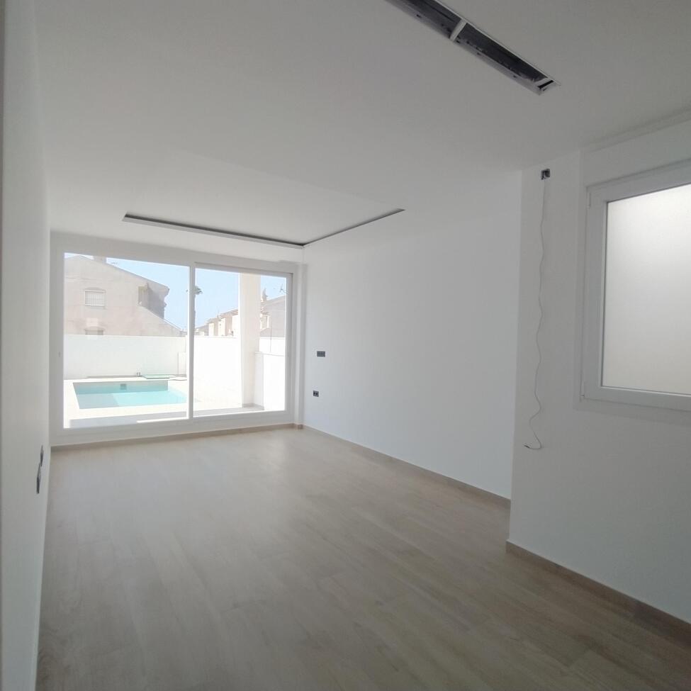 For sale - 3 Bedroom 2 Bathroom Villa Penthouse in Torrevieja - aguas nuevas  - Alicante