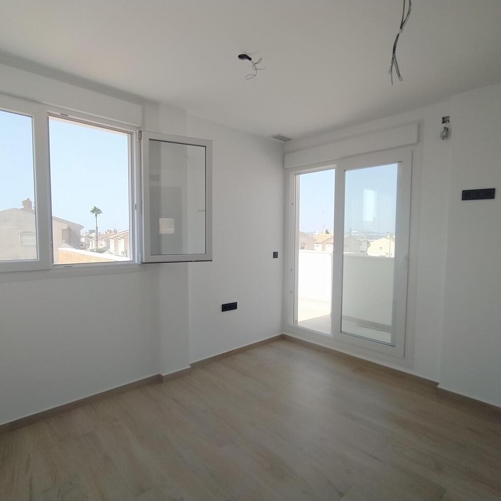 For sale - 3 Bedroom 2 Bathroom Villa Penthouse in Torrevieja - aguas nuevas  - Alicante