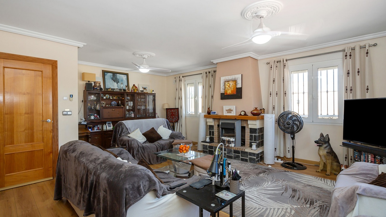 For sale - 6 Bedroom 6 Bathroom Villa in Torrevieja - Los Balcones  - Alicante