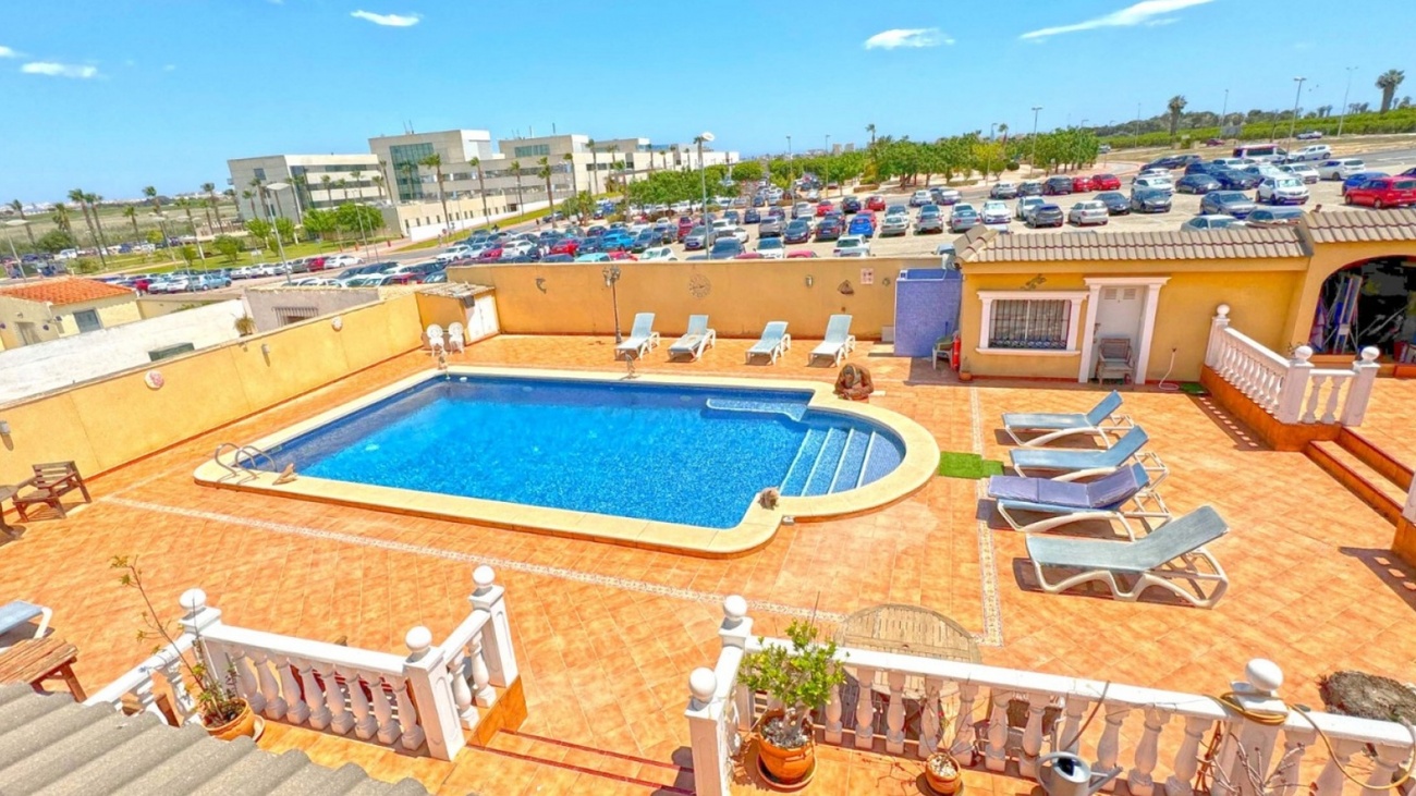 For sale - 6 Bedroom 6 Bathroom Villa in Torrevieja - Los Balcones  - Alicante