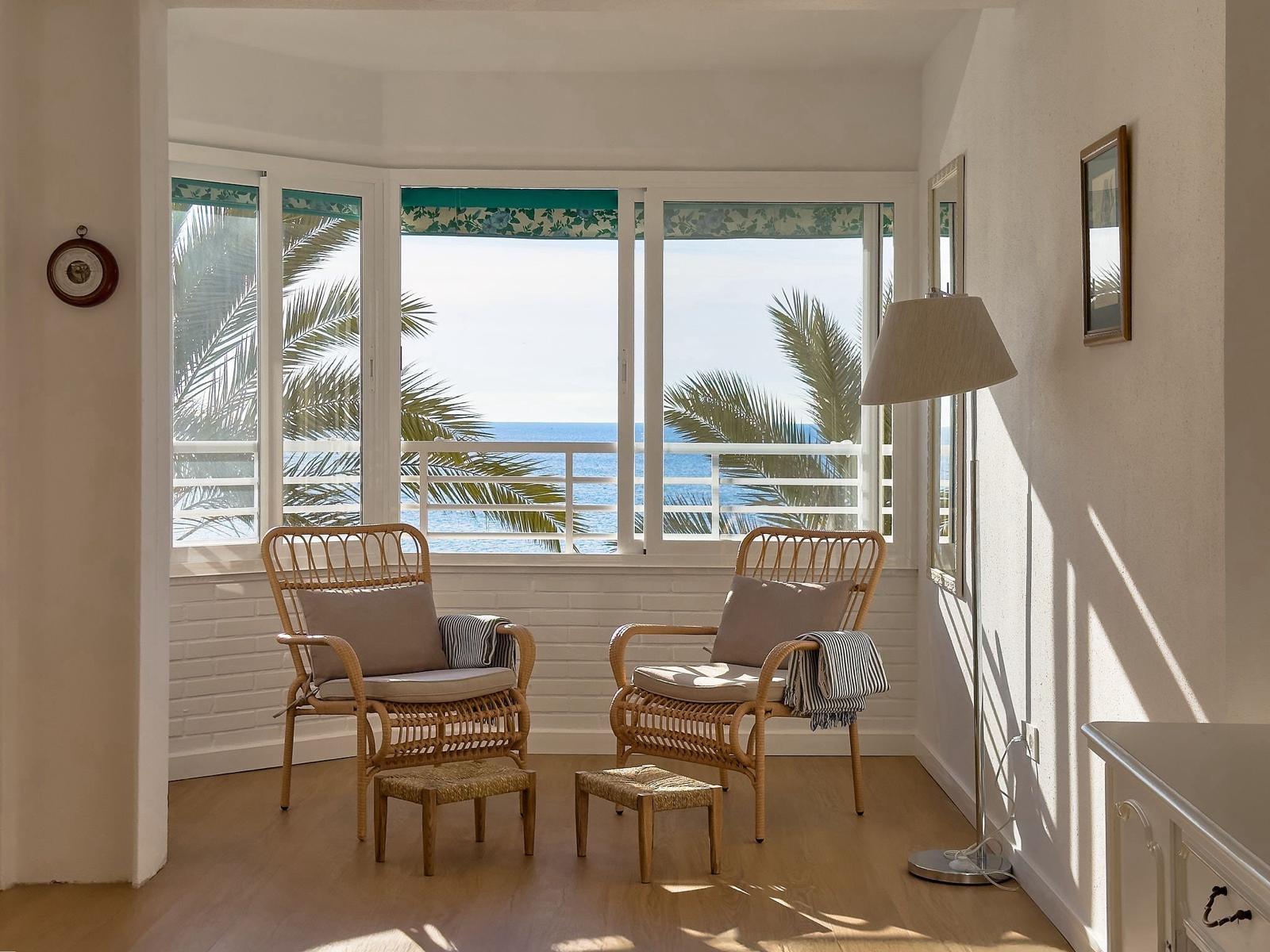 For sale - 4 Bedroom 2 Bathroom Apartment in Torrevieja - Playa Del Cura  - Alicante