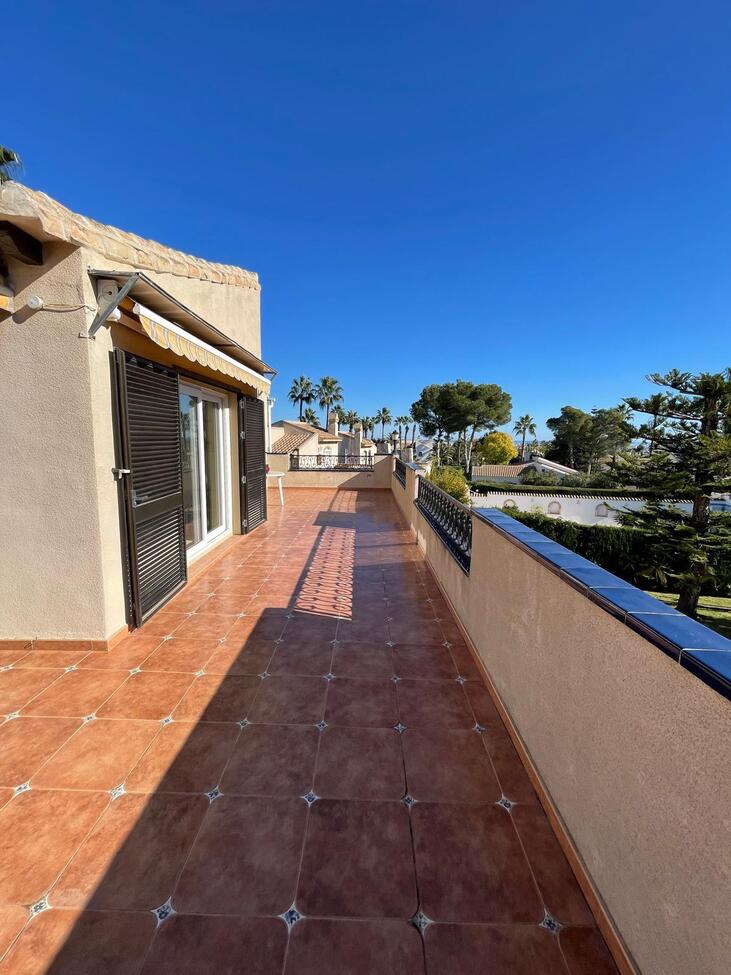 For sale - 3 Bedroom 3 Bathroom Villa in Villamartin - Costa Blanca  - Alicante