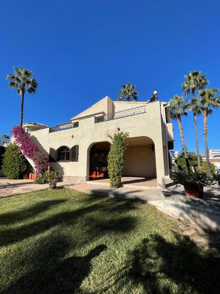 For sale - 3 Bedroom 3 Bathroom Villa in Villamartin - Costa Blanca  - Alicante