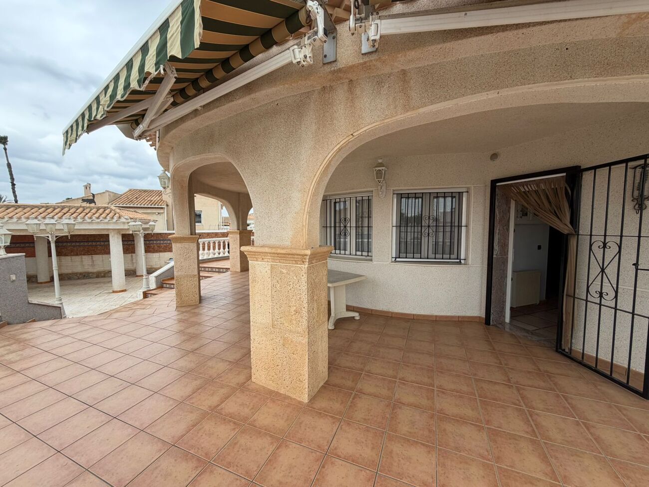 For sale - 5 Bedroom 3 Bathroom Villa in Playa Flamenca - Costa Blanca  - Alicante