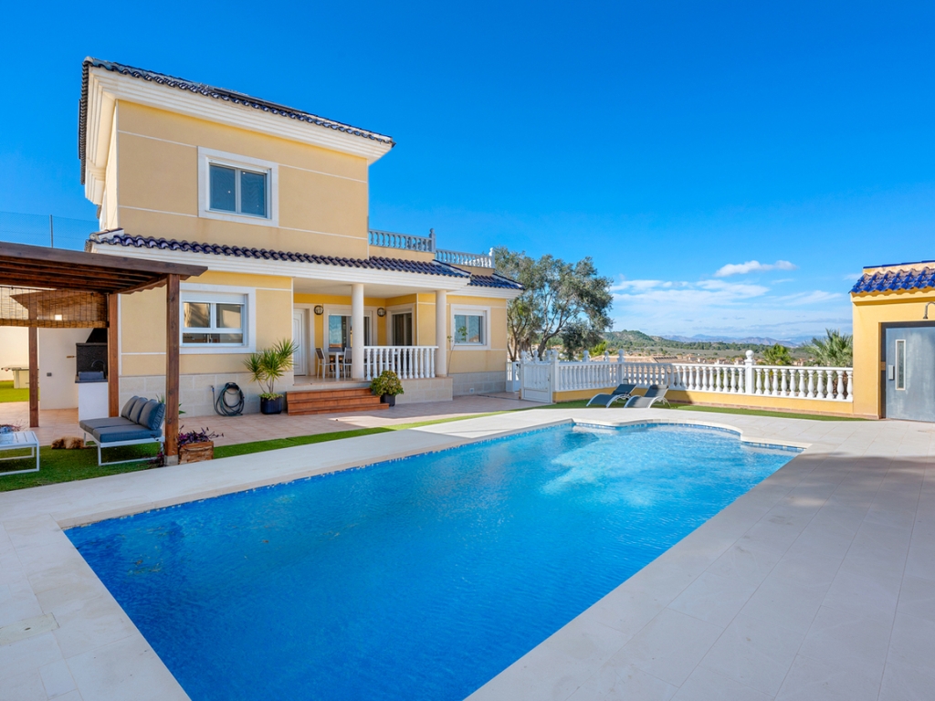 3 Bedroom 3 Bathroom Villa in Ciudad De Las Comunicaciones