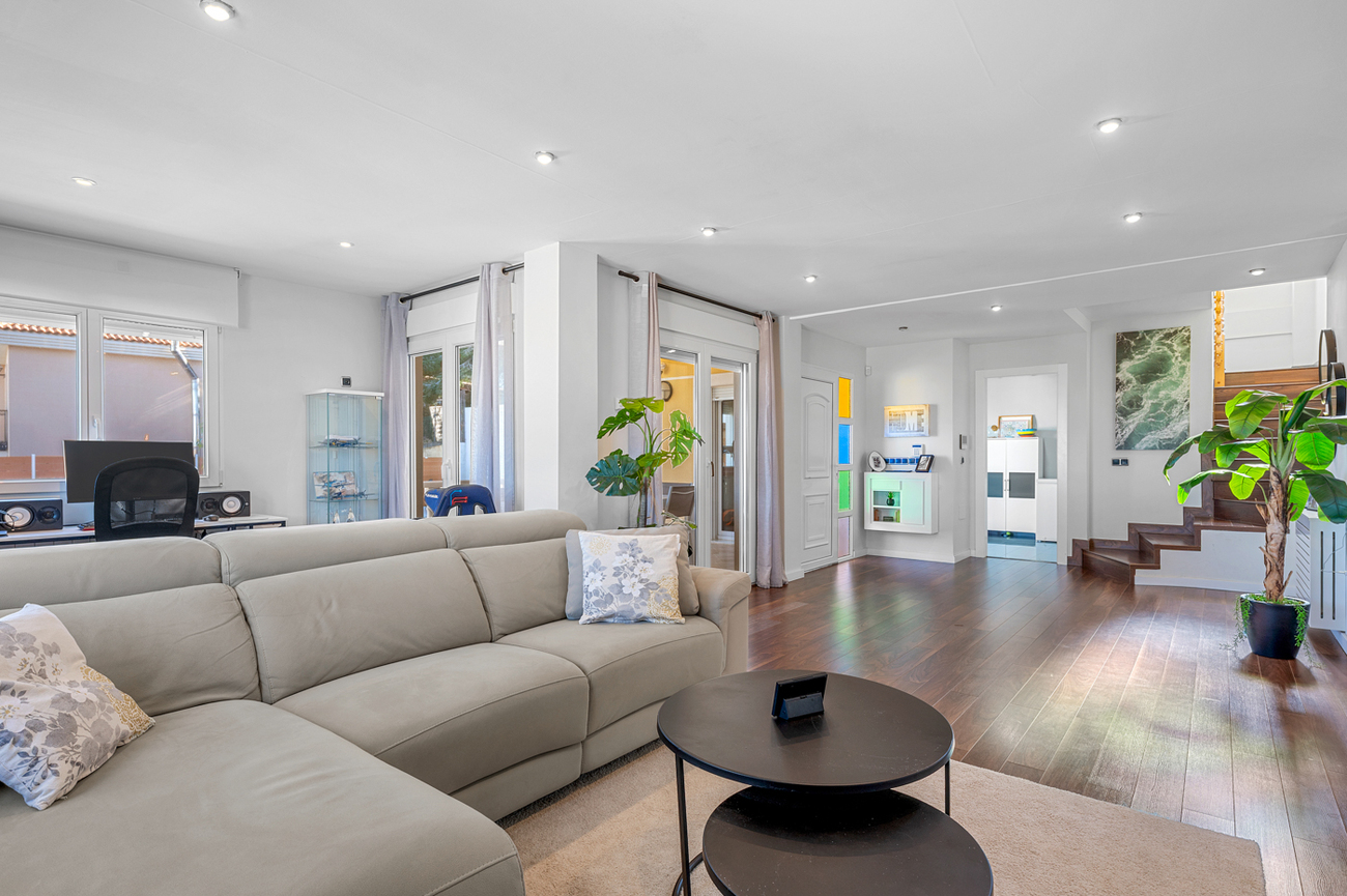 For sale - 3 Bedroom 3 Bathroom Villa in Ciudad De Las Comunicaciones - Costa Blanca  - Alicante