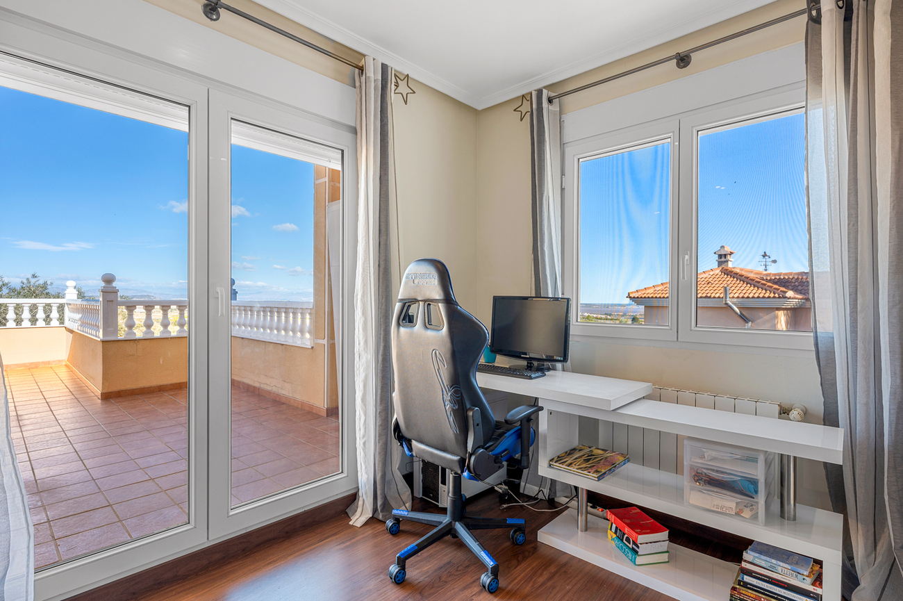 For sale - 3 Bedroom 3 Bathroom Villa in Ciudad De Las Comunicaciones - Costa Blanca  - Alicante