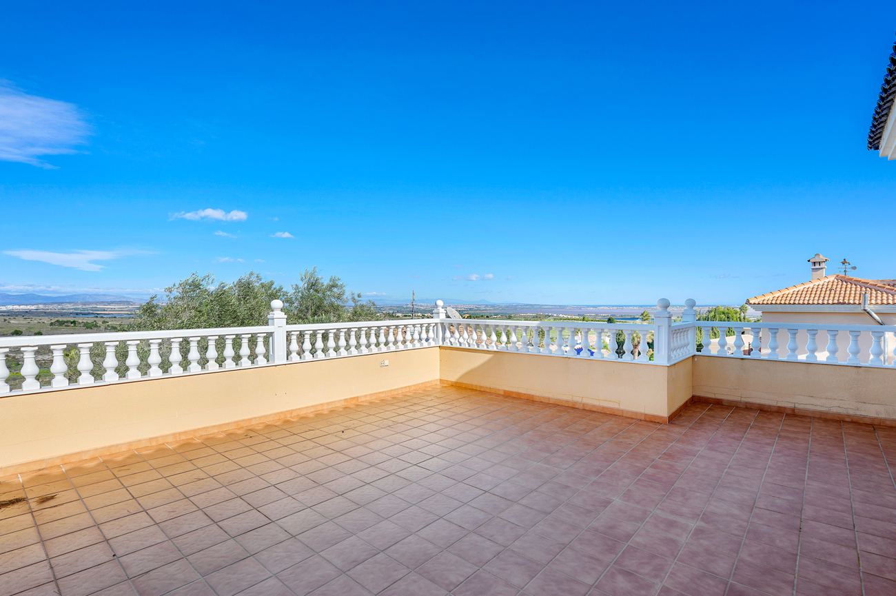 For sale - 3 Bedroom 3 Bathroom Villa in Ciudad De Las Comunicaciones - Costa Blanca  - Alicante