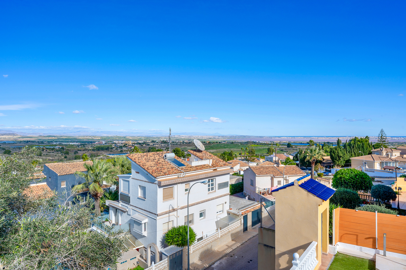 For sale - 3 Bedroom 3 Bathroom Villa in Ciudad De Las Comunicaciones - Costa Blanca  - Alicante